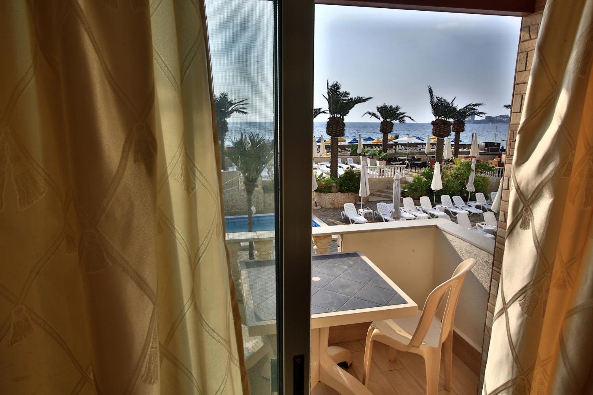 Lamedina Hotel & Resort Джуния Стая снимка